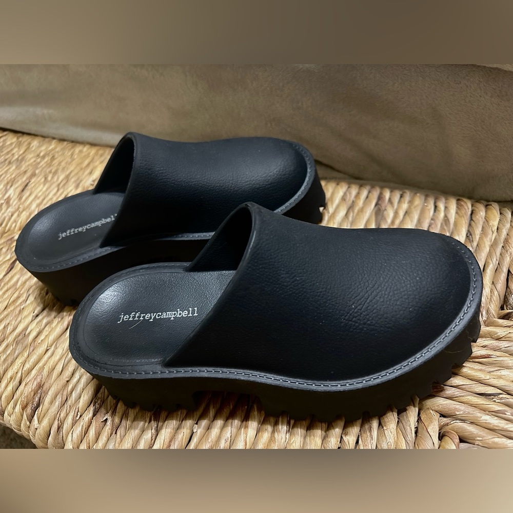 Black mule platforms